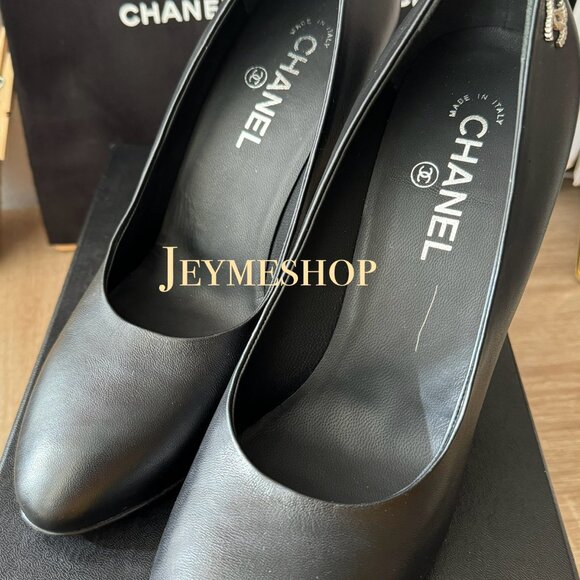 CHANEL Lambskin Leather , Silver Hardware CC Logo -  Size 41.5 (10.5- U.S) - Picture 3 of 14